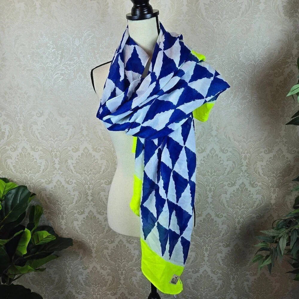 Hollister Irregular Oblong Scarf Blue & white Triangle Print Lime Green Edging